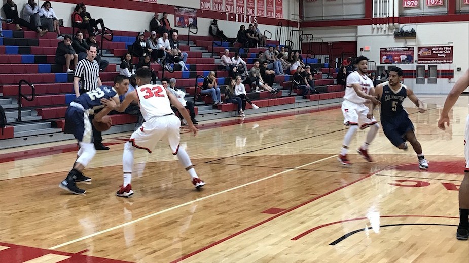 Men's Basketball hangs on for 75-70 victory over Ben-U