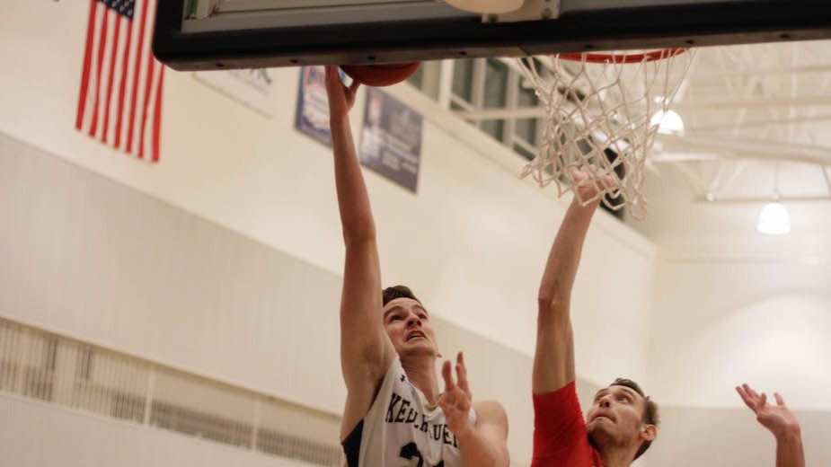 Men's Basketball can't sweep first-place UAV, lose 90-80