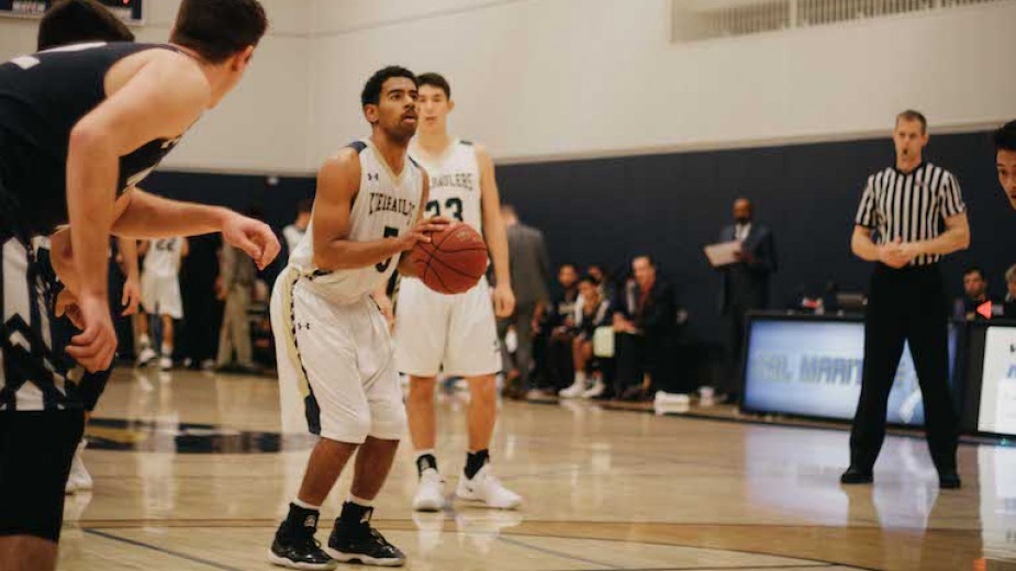 Men's Basketball Takes Down First-Place Antelope Valley