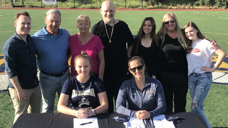 Women's Soccer lands forward Caitlin Gibson