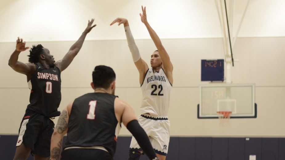 Men's Basketball wins rematch with Simpson 68-59