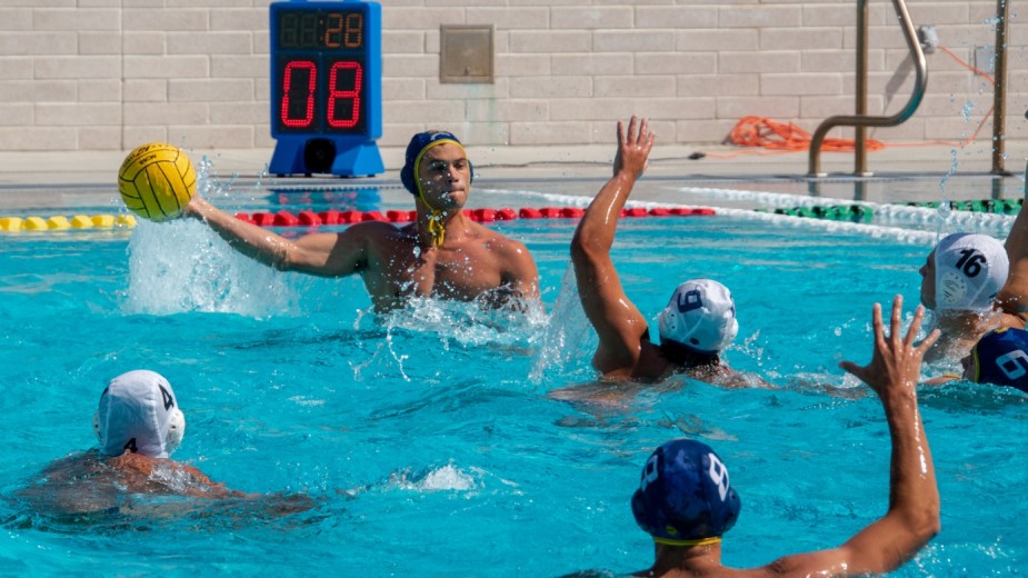 Men's Water Polo advances to 2nd round of national tourney