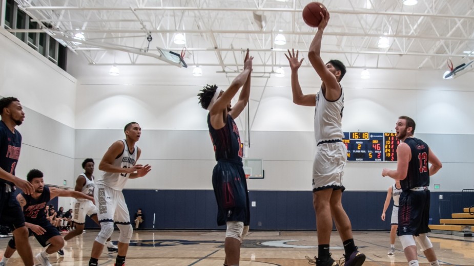 Keelhaulers lead slips away late at #17 Pioneers, fall in OT