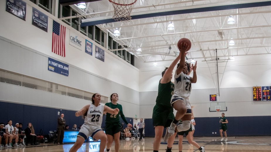 Women's Basketball finishes strong in victory over PUC