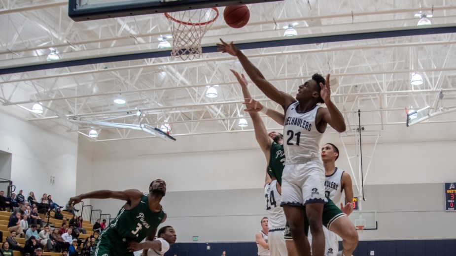 Men's Basketball defeats PUC 81-68