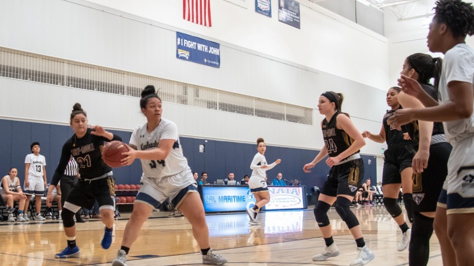 Women's Basketball's comeback falters late against #20 Embry-Riddle