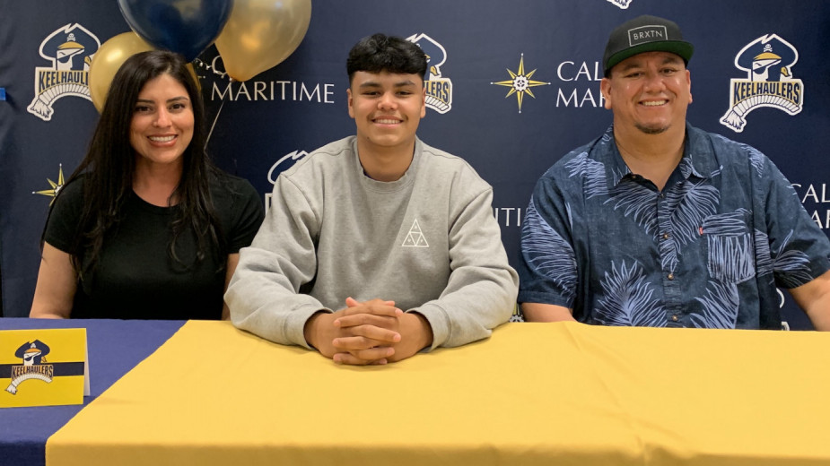 Men's Soccer kicks off offseason by signing Gregg Aguilar
