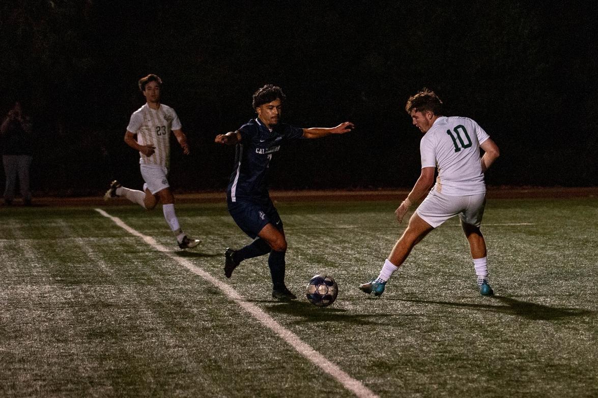 Second-half scoring pushes Red Hawks past Keelhaulers