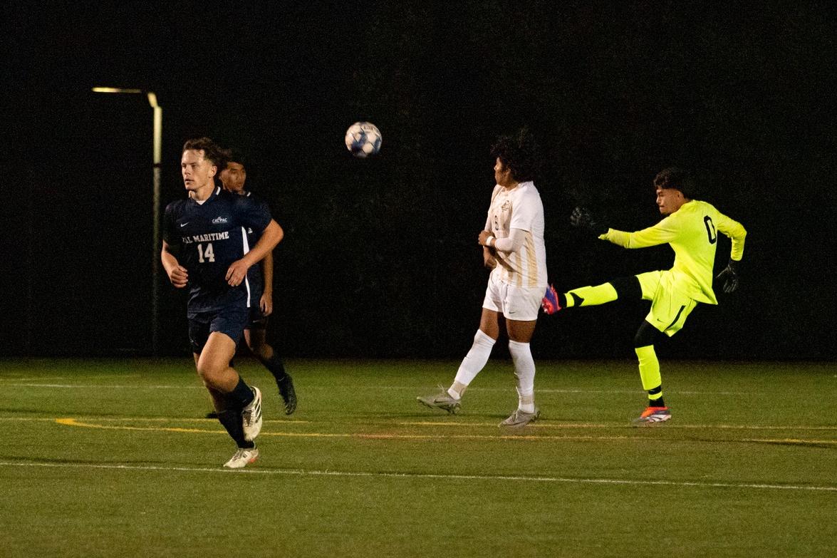 Late first half goals pushes Lions past Keelhaulers