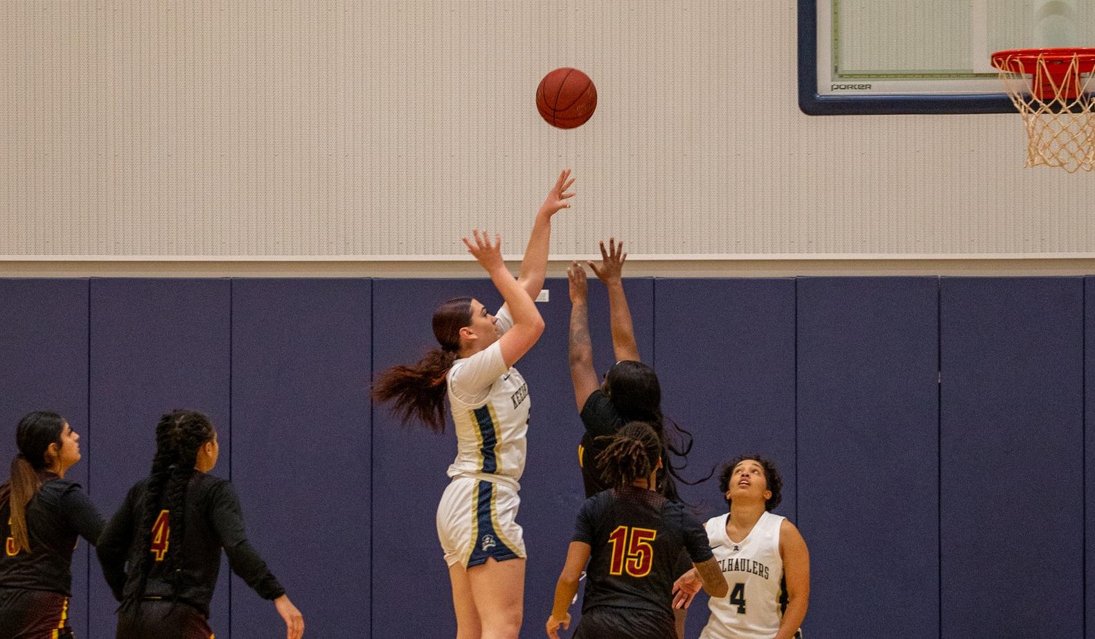 Women&rsquo;s basketball seeks season sweep in Saturday&rsquo;s 6:30 p.m. home rivalry matchup